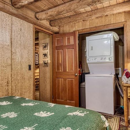 Very Private, Real Log Cabin With Hot Tub! Севьервилл Экстерьер фото