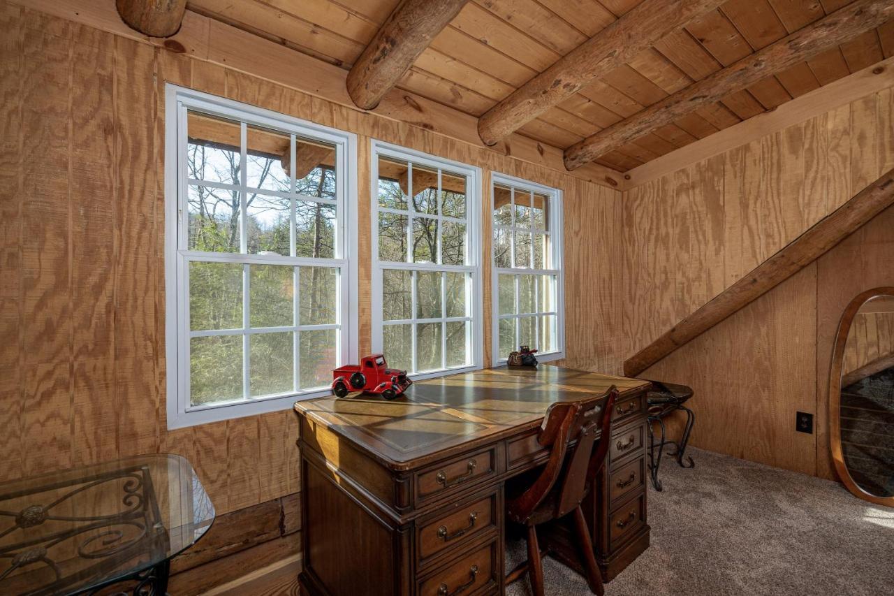 Very Private, Real Log Cabin With Hot Tub! Севьервилл Экстерьер фото